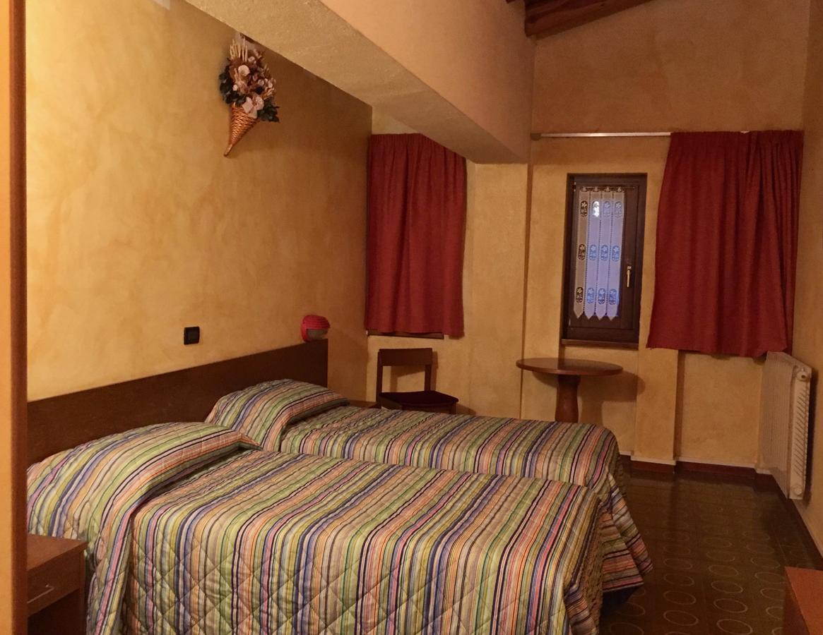 Hotel Sarre Exterior foto